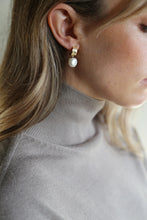 Load image into Gallery viewer, Freshwater Pearl Earrings Gold