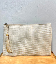 Load image into Gallery viewer, Cream Clutch Purse with Cactus Silk Tassel
