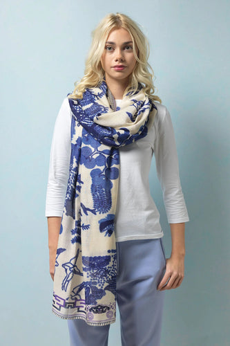 The blue and white print of the classic willow pottery. Perfect with denim.