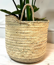 Load image into Gallery viewer, Round Palm Grass Basket