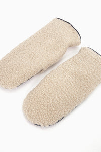 Faux sheepsking mittens in cream with soft, flexible faux leather on the palms 