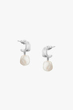 Load image into Gallery viewer, Silver statement small hoop earrings with a freshwater pearl drop