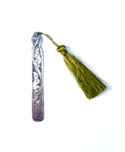 Load image into Gallery viewer, Moroccan bookmark with green tassel