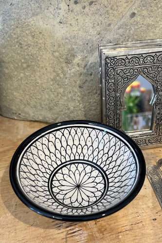 Handpainted Safi bowls in black and white from Morocco