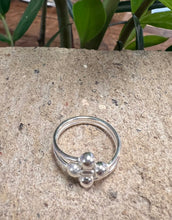 Load image into Gallery viewer, Sterling silver ring with four small spheres in the shape of a diamond
