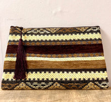 Load image into Gallery viewer, Lightweight aubergine and sand clutch with tassel