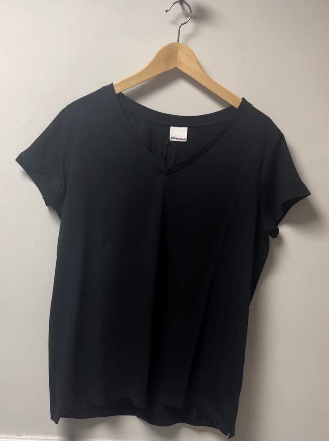 Black ladies basic v neck t shirt