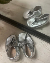 Load image into Gallery viewer, Silver baby mocassin slippers 