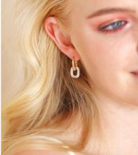 Load image into Gallery viewer, Chain link earrings in gold and silver.