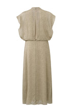 Load image into Gallery viewer, Yaya romantic maxi dress perfect for a summer wedding  01-601075-305