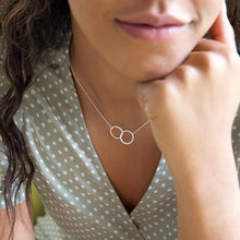 Load image into Gallery viewer, Interlocking brushed silver hoop necklace