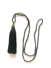 Load image into Gallery viewer, Black sparkly bead necklace
