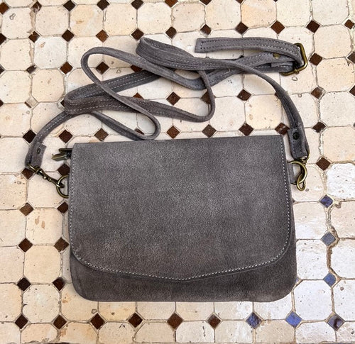 Small crossbody bag in a high quality brown suede 