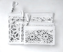 Load image into Gallery viewer, White and silver arabic cut purses