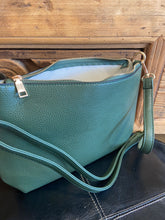 Load image into Gallery viewer, Crossbody 2 in 1 Clutch Bag