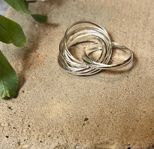 Ring with 9 interlocking rings