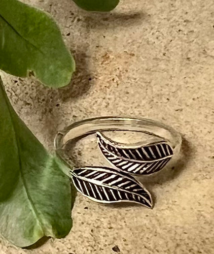Double leaf sterling silver toe ring. One size that is adjustable.