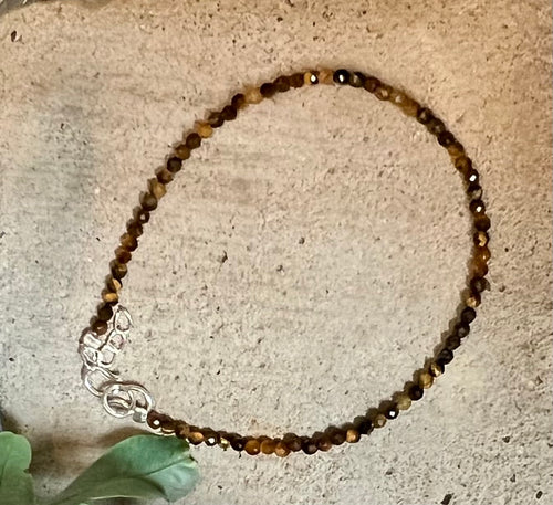 Fine tigers eye bracelet with sterling silver extender chain