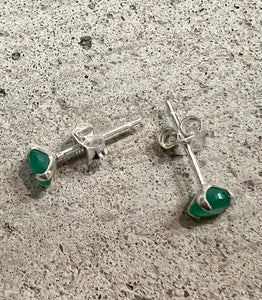 Green quartz stud earrings