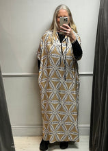Load image into Gallery viewer, Maxi tunic dress with star flower design