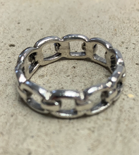 Load image into Gallery viewer, Sterling Silver Chain Link Ring