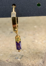 Load image into Gallery viewer, Small earring with small purple crystal stone