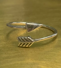 Load image into Gallery viewer, Sterling Silver Arrow Ring