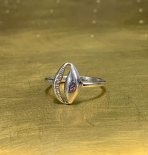 Load image into Gallery viewer, Sterling Silver Shell Shape Ring
