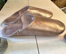 Load image into Gallery viewer, Dusky Pink Shimmer Moroccan Babouche Leather Slippers