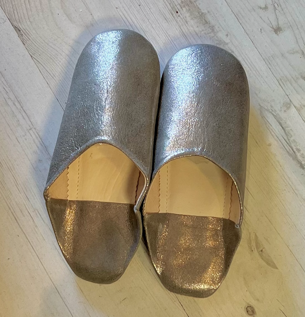 Metallic grey babouche slippers