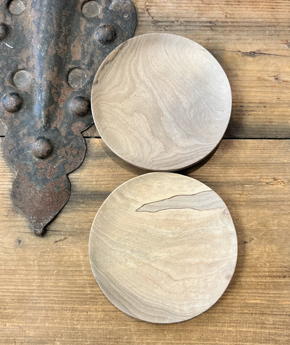 Small flat walnut wood dishes