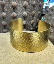 Load image into Gallery viewer, 3cm cuff bracelet in brass with a hammered finish opening at the back adjust to your size