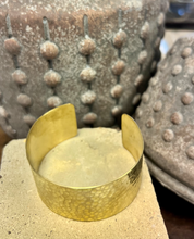 Load image into Gallery viewer, Hammered Effect 3 cm Brass Cuff Bracelet