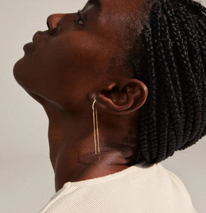 made from 75% recycled materials these Pilgrim earrings feature clear preciosa crystals to the small half hoop and long chains to the front and back to create a striking unique look. 