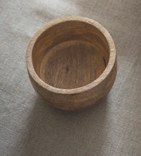 Load image into Gallery viewer, small mango wood bowl Small: H 6 x  Diameter 9cm