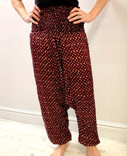 Load image into Gallery viewer, Burgundy patterned silk pants 