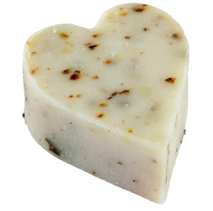 This Heyland and Whittle palm free heart shaped soap has Tree tree and Nettle natural ingredients for their healing properties. A soft white coloured soap with natural herb pieces within. 