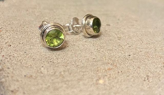 A peridot, a green coloured gemstone, a stone known for its happiness. This semi precious stone is encased in sterling silver, radiating its beauty. With butterfly fastenings to the back.