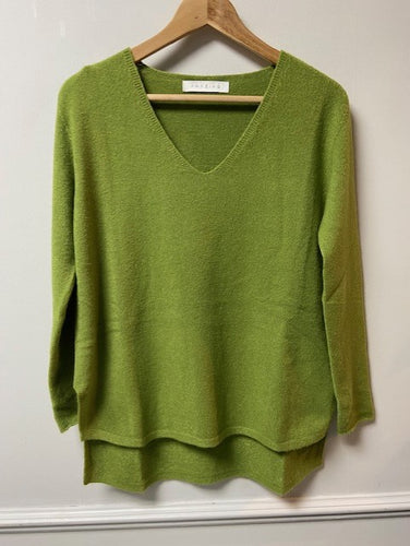 A fine knit piece of knitwear, long sleeves and a v neck. A loose fitting shape with a split hem to the sides. The hem is longer at the back for a flattering fit. 