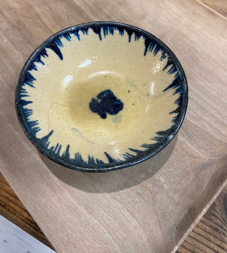 With a diameter of 9.5cm these small dipping bowls are perfect for your sauces and dips. Handmade and hand painted in Vietnam no two are the same. Made from pottery, with a beige cream colour and the design is hand painted on in dark blue. 