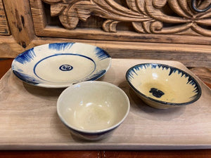 With a diameter of 9.5cm these small dipping bowls are perfect for your sauces and dips. Handmade and hand painted in Vietnam no two are the same. Made from pottery, with a beige cream colour and the design is hand painted on in dark blue.