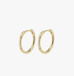 These TRUDY large crystal hoop earrings from Pilgrim jewellery will add glamour to your everyday. The classic design is lifted with the preciosa to the front, to make them sparkle and shine. Available in gold and silver plated. 