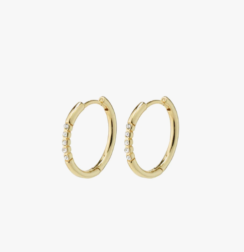 These TRUDY large crystal hoop earrings from Pilgrim jewellery will add glamour to your everyday. The classic design is lifted with the preciosa to the front, to make them sparkle and shine. Available in gold and silver plated. 